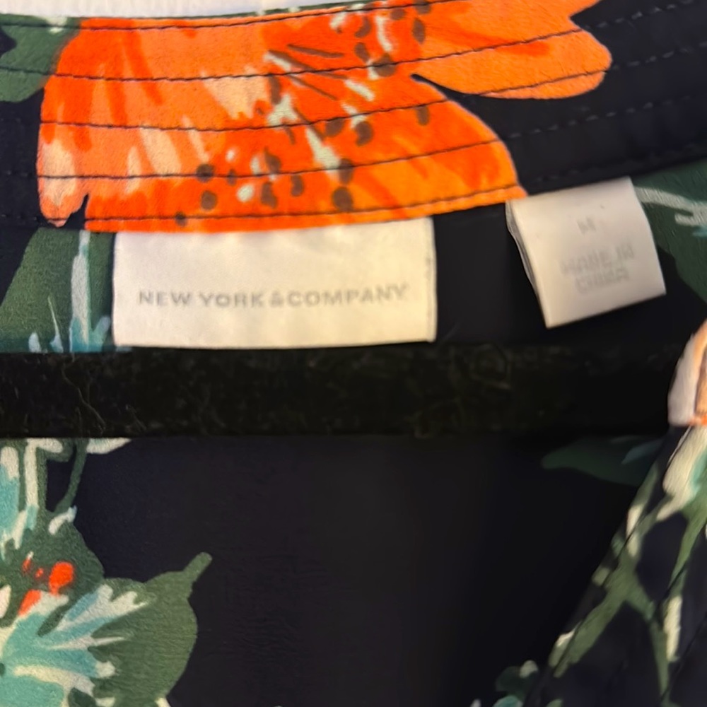 Blouse- Floral Pattern - Picture 8 of 8